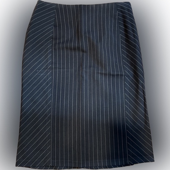 Apostrophe skirt suit - Picture 3 of 4